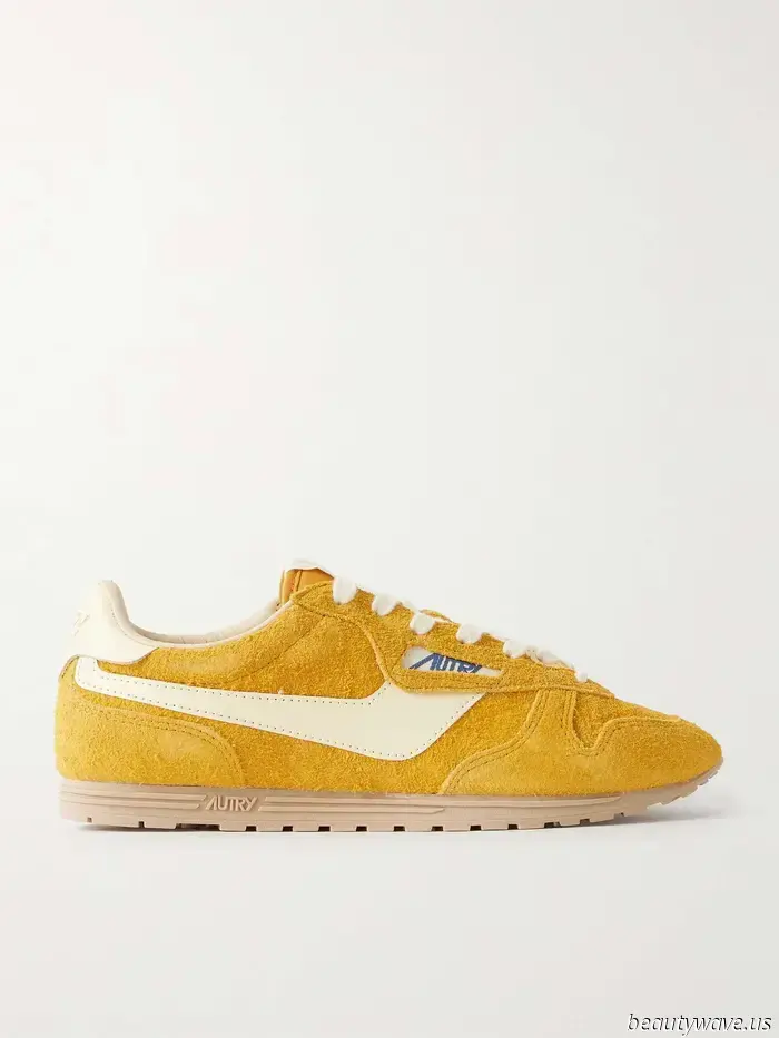 If you're wearing jeans and a white t-shirt this summer, consider replacing this outdated sneaker color trend with this alternative.