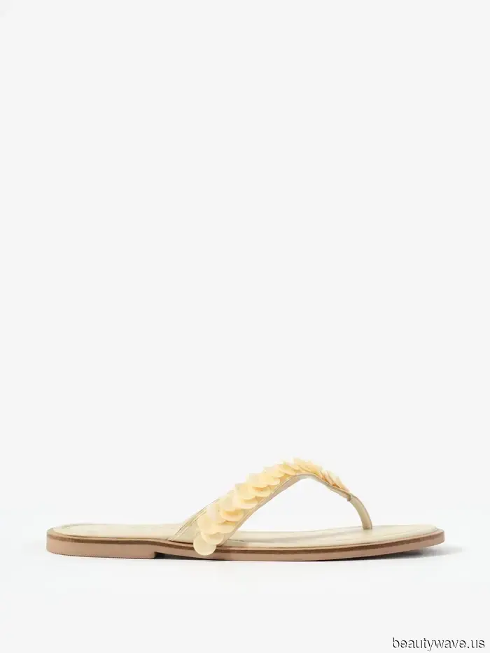 My Most Stylish Coworker Gave Me a Heads-Up—This '90s Sandal Trend Will Take Over for Ballet Flats This Summer.