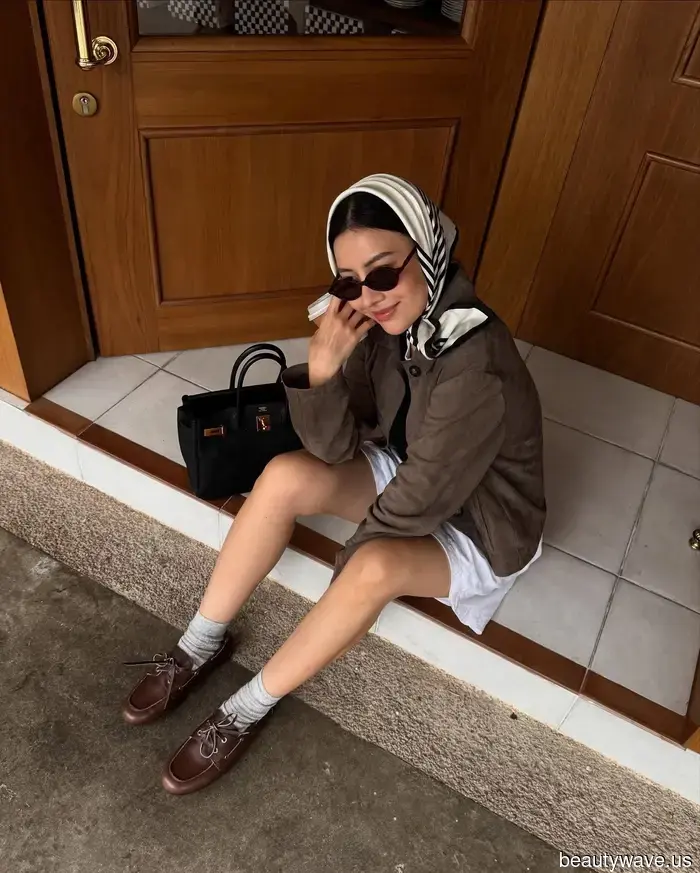 While black shoes will forever be a classic choice, this stylish shoe color is the only one I'll choose to wear this autumn.