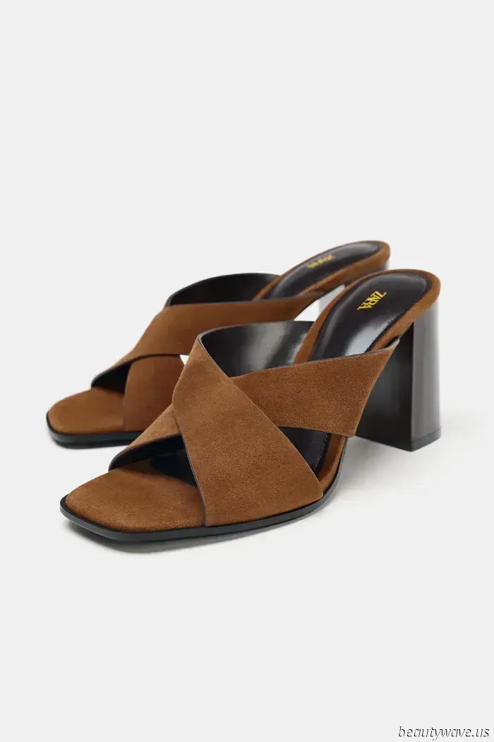 Niente scarpe basse — la tendenza denim di Cindy Crawford a L.A. sta meglio con i tacchi