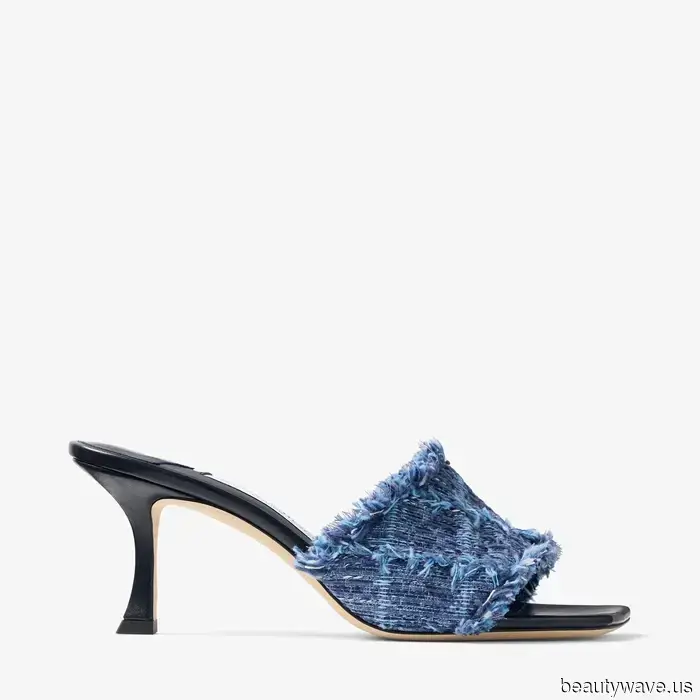 Not Leather, Not Suede—This Heels Trend Truly Looks Most Stylish with Jeans.
