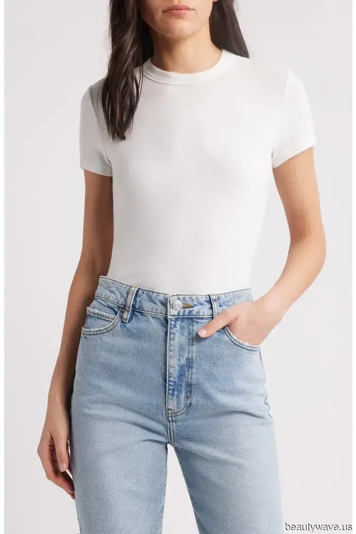 Fashion experts believe that pairing baby tees with this pant trend gives an elegant appearance.
