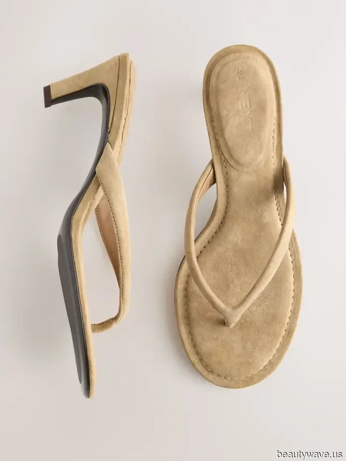 Nein, keine Slipper&mdash;der Schuhtrend der 90er, den Modeleute gerade mit Jeans, Leggings und Kleidern tragen.