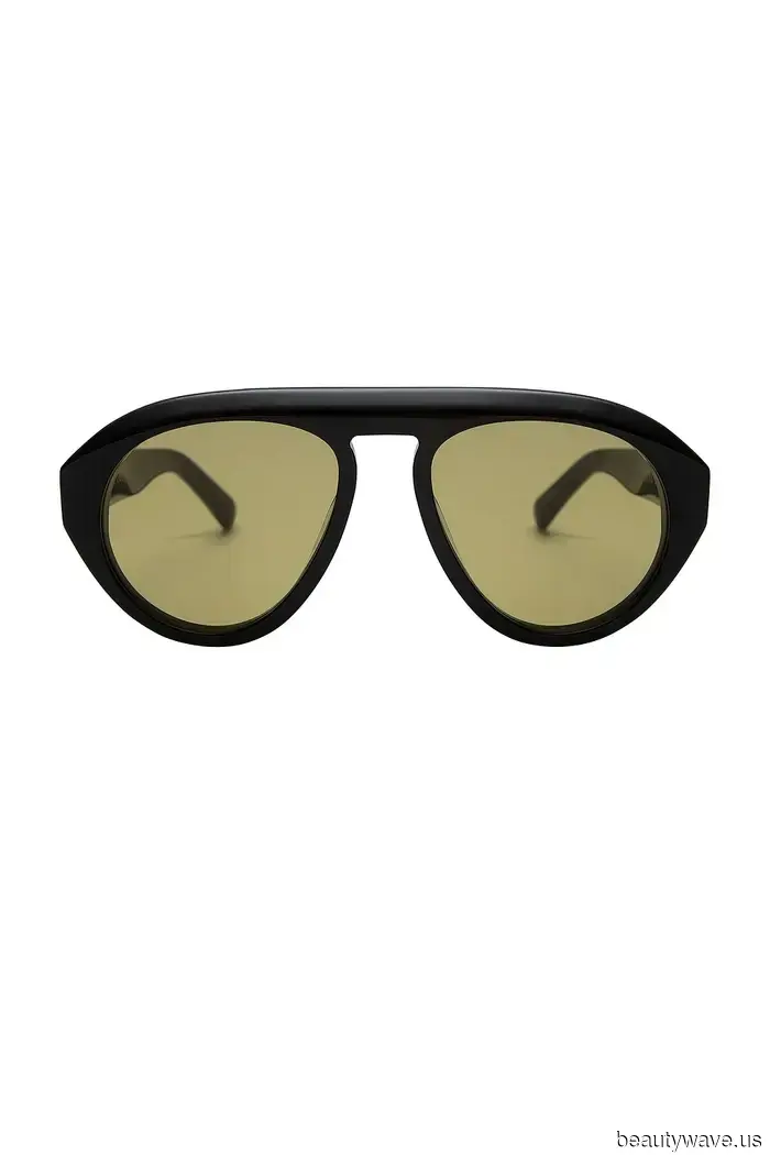 È solo aprile, ma queste sono le 7 micro tendenze estive che le persone di moda stanno già indossando.