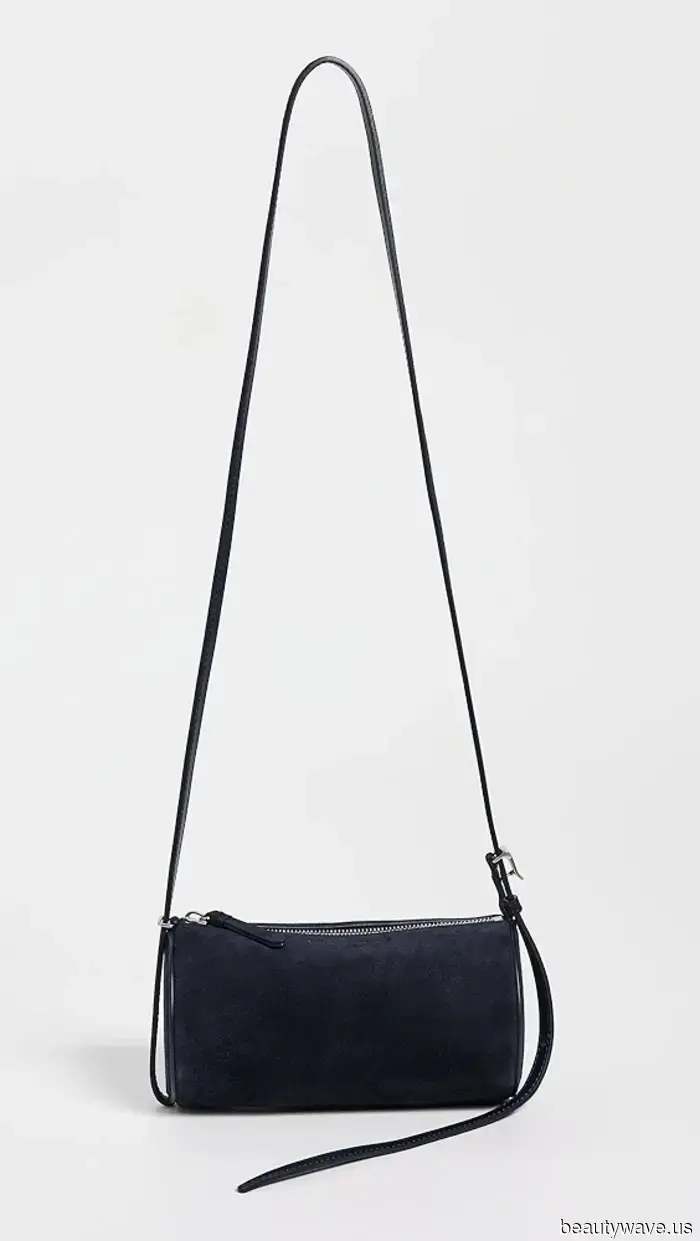 Breaking: Julia Roberts Paired a Mismatched Bag Color with Black Flats, and the World Endured.