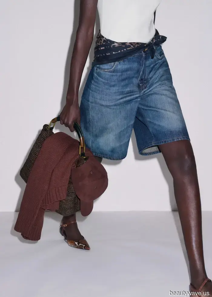 Minimalist and eclectic dressers seldom see eye to eye, yet both recognize that this "outdated" blouse looks best when paired with jeans and linen...