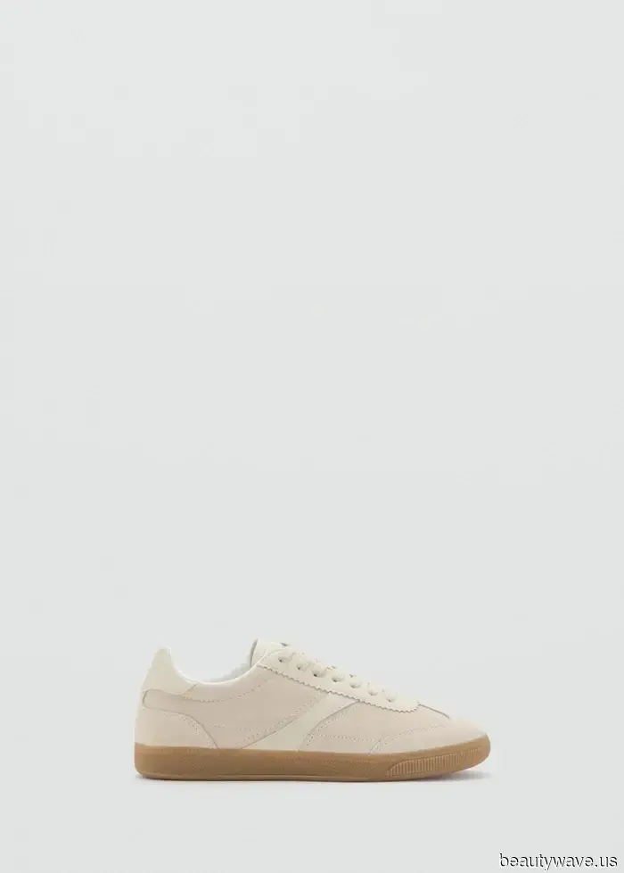 Forget about trendy sneakers—this classic style pairs elegantly with every kind of jeans.