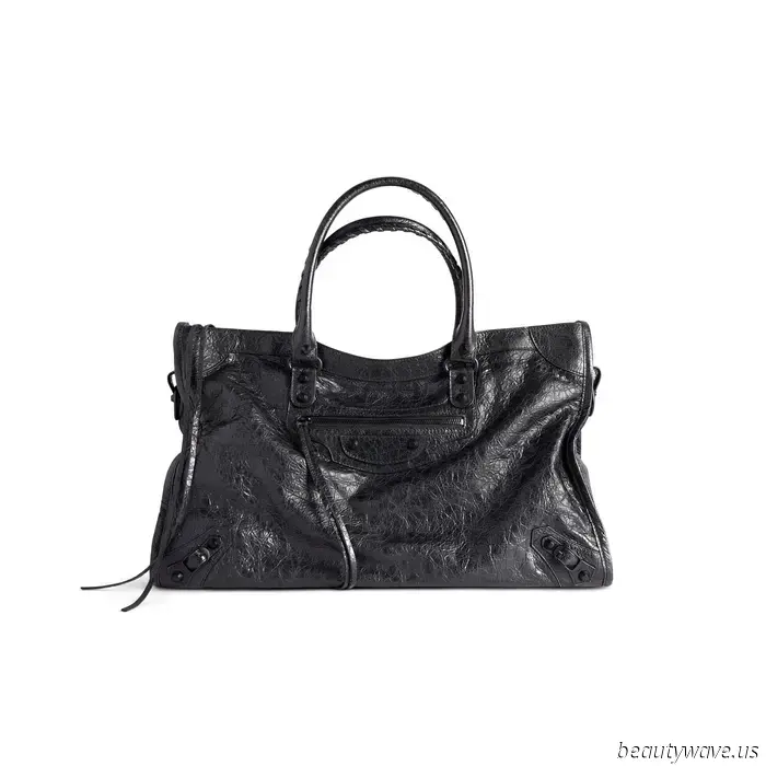 Kourtney Kardashian e Ashley Olsen concordano: questa borsa resiste a tutti i cicli della moda