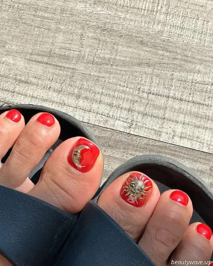 In my opinion, only the most stylish people will adopt this contentious pedicure trend.