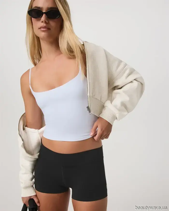 Kaia Gerber und Vuori haben gerade eine von den 90er- und frühen 2000er-Jahren inspirierte Activewear-Kapselkollektion herausgebracht, und sie ist so…