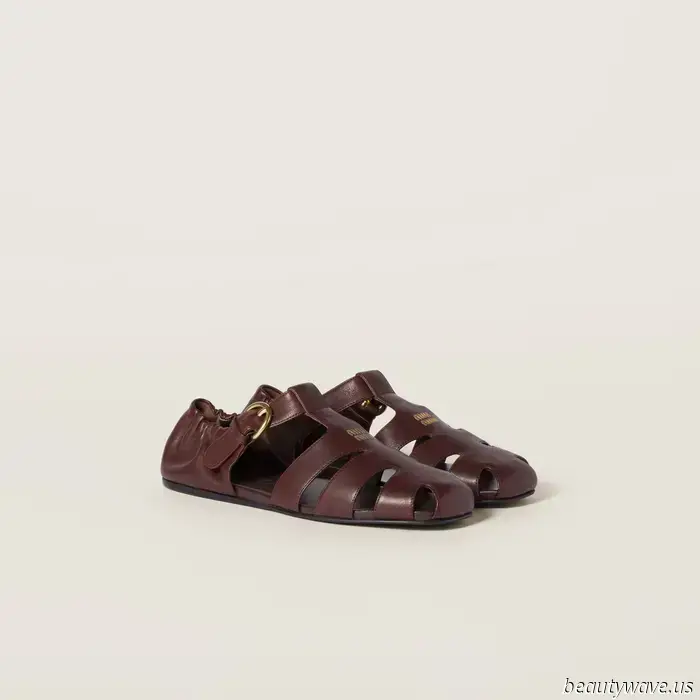 Keep it simple—this pairing of sandals and shorts is always stylish.