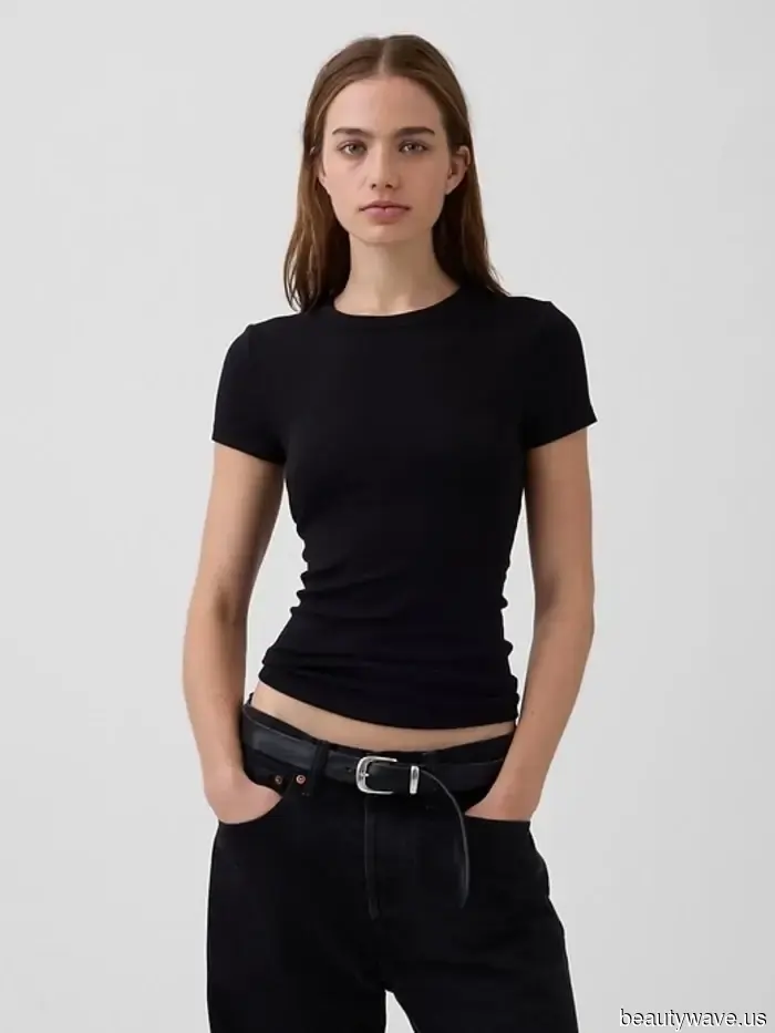 Nicht Capris: Stilvolle Kleiderschränke tragen diesen Hosen-Trend mit diesem Basic, und es besteht eine gute Chance, dass Sie es bereits besitzen…