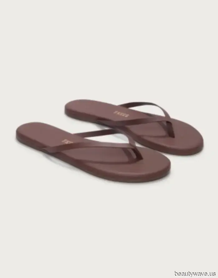 White jeans always look stylish, but this sandal color makes them appear the most sophisticated.