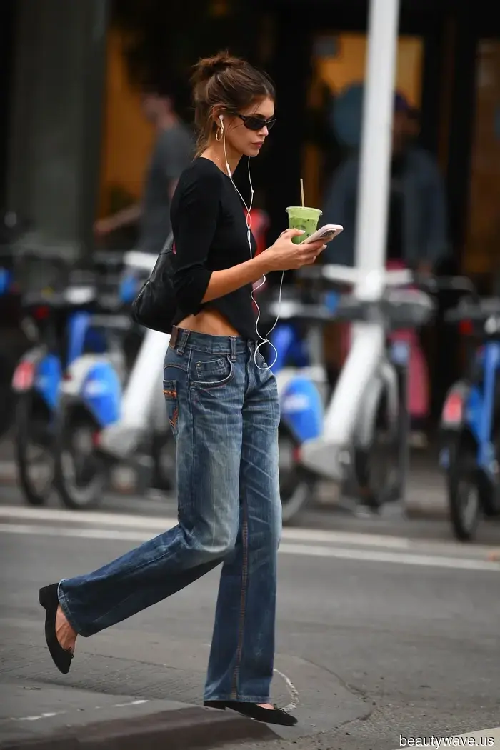 Non canotte, non t-shirt&mdash;questo basic alla moda e conveniente eleverà i tuoi outfit con gonne e jeans.