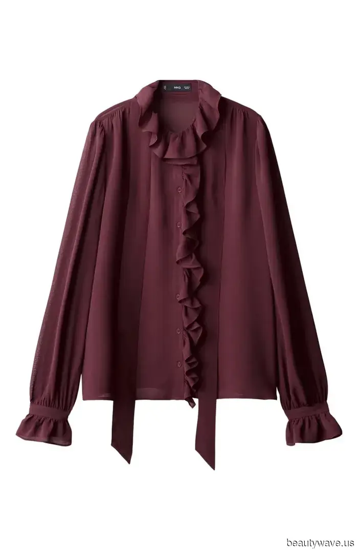 La gente está comprando esta bonita tendencia de camisa con la intención de usarla por la noche con jeans.