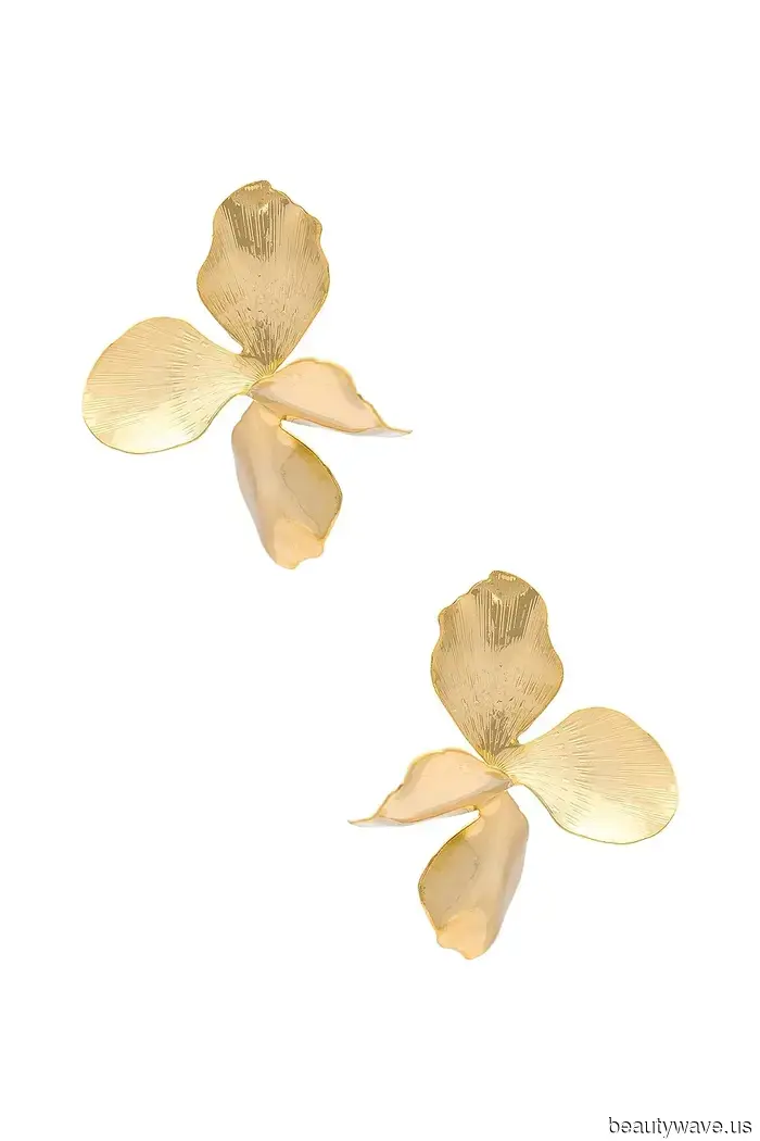 Dressing like a fashion editor is easy—34 shoes and accessories to help you achieve the look.