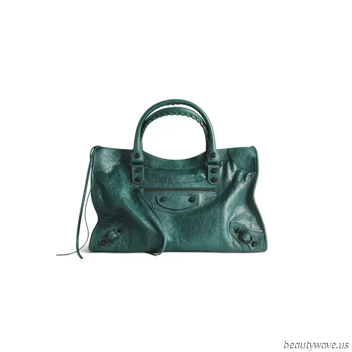 Kourtney Kardashian e Ashley Olsen concordano: questa borsa resiste a tutti i cicli della moda
