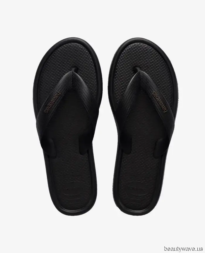 Jennifer Aniston ha appena indossato la tendenza delle scarpe minimaliste che ha stilato sin dagli anni '90.