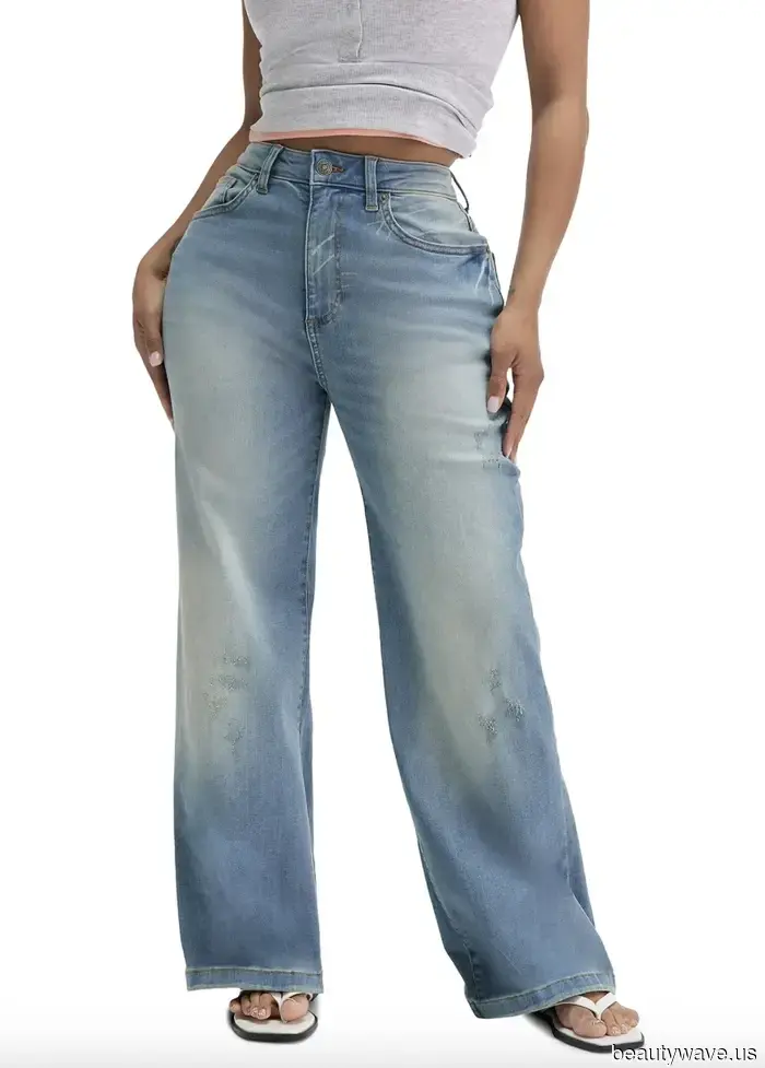 This Outdated Denim Combination is Suddenly the Most Stylish Way to Wear Jeans for Fall 2025.