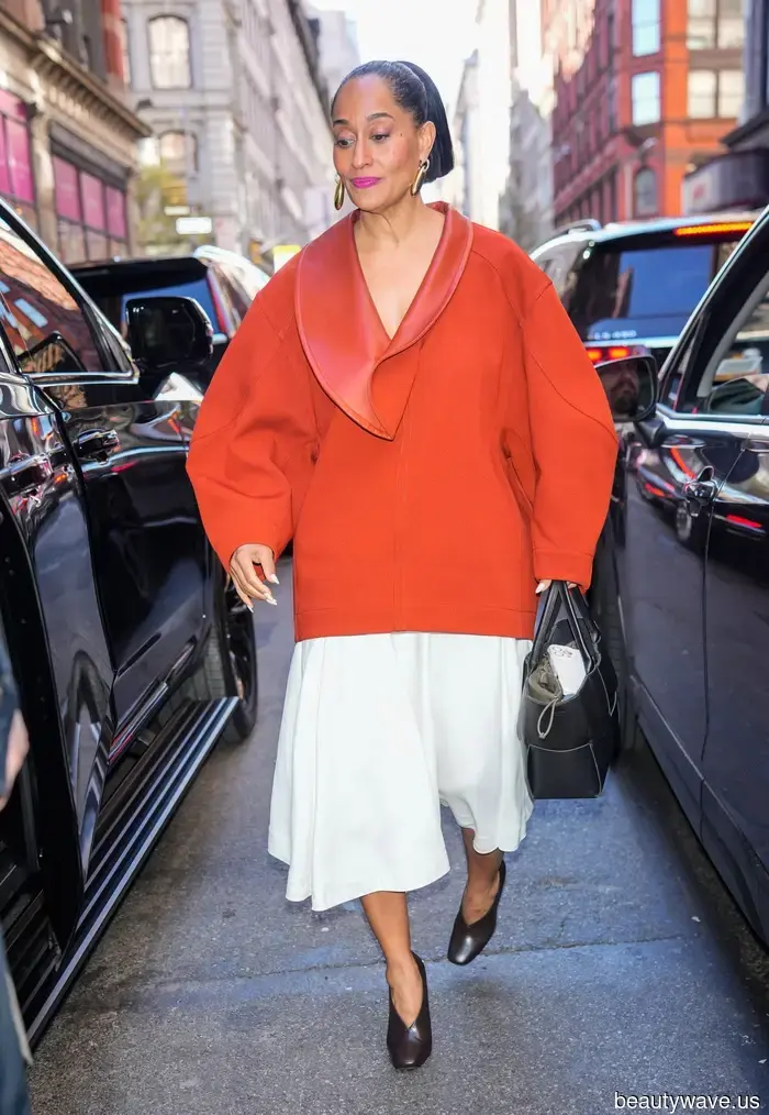 As a 26-year-old fashion writer, I found these five stylish summer 2025 trends for those over 50 to be quite captivating.