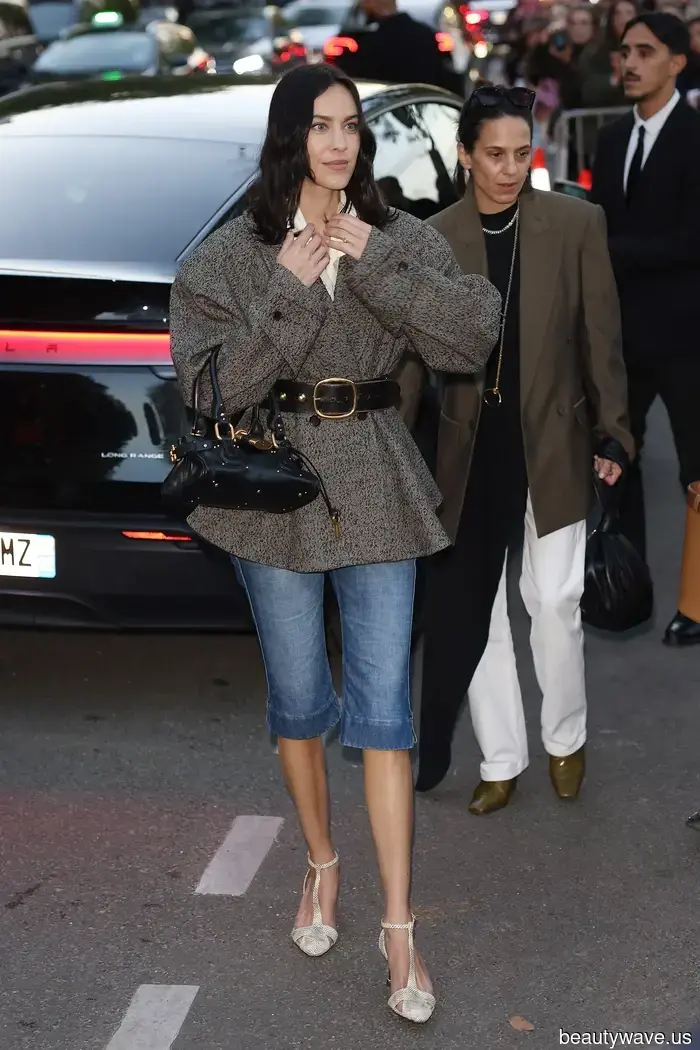 I never expected denim capris to return, but Alexa Chung has just shown me otherwise in Paris.