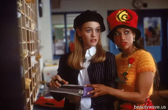 El diseñador de vestuario de Clueless celebra 30 años de la icónica moda de la película.