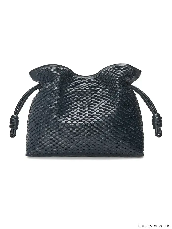 Breaking: Julia Roberts Paired This Contrasting Bag Color With Black Flats, and Life Went On