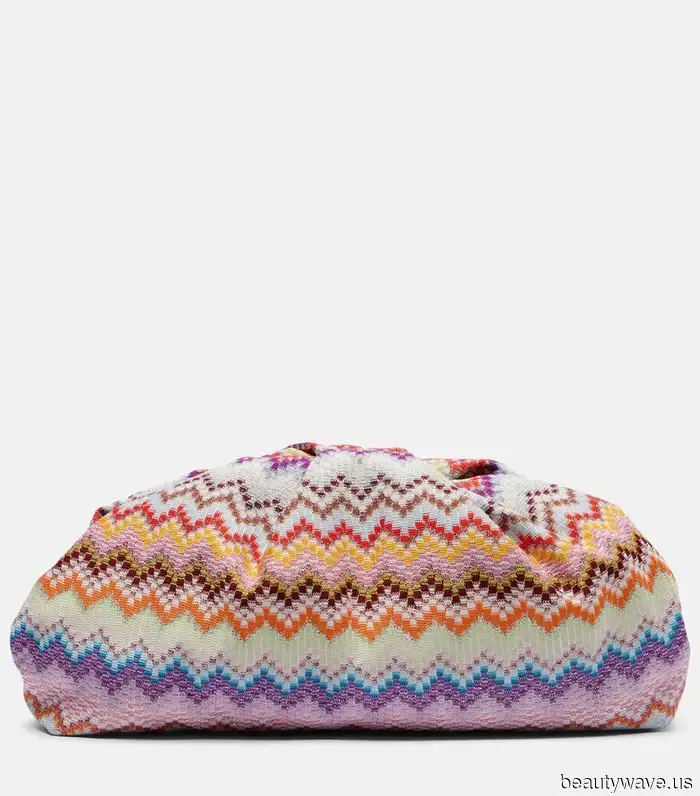 Put Down the Shoulder Bags—Fashion Enthusiasts Are Opting for This Trend to Achieve a More Stylish Look.