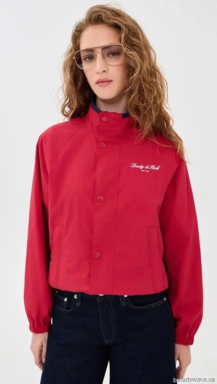 While everyone is discussing fall trends, fashionable women are still sporting this elegant summer essential.