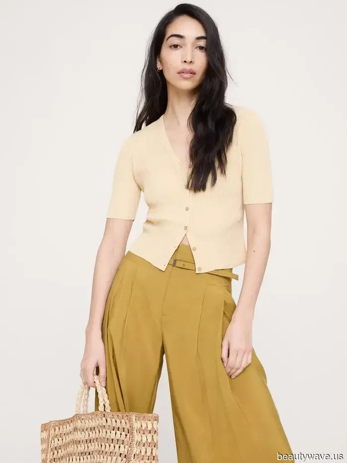 Banana Republic's Spring Sale Event is now underway, and stylish individuals will want to add these items to their wardrobes.