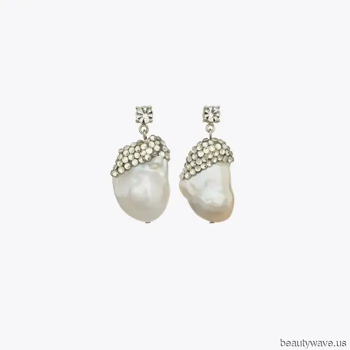 The Unique Earrings That Trendy Girls in Paris and NYC Are Sporting