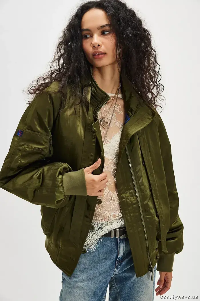 Invece del denim, le donne più chic nei loro 20 e 60 anni indossano questa giacca primaverile con leggings e pantaloni.