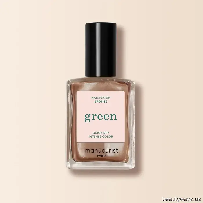 Forget the rest—this is the most stylish Christmas manicure!