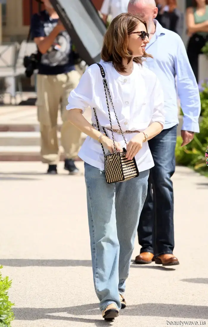 Here’s how Sofia Coppola styles jeans for the summer.