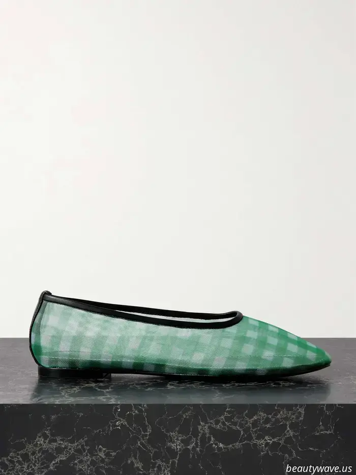 If you have a classic style, I can already tell that your summer outfits will include this it print.