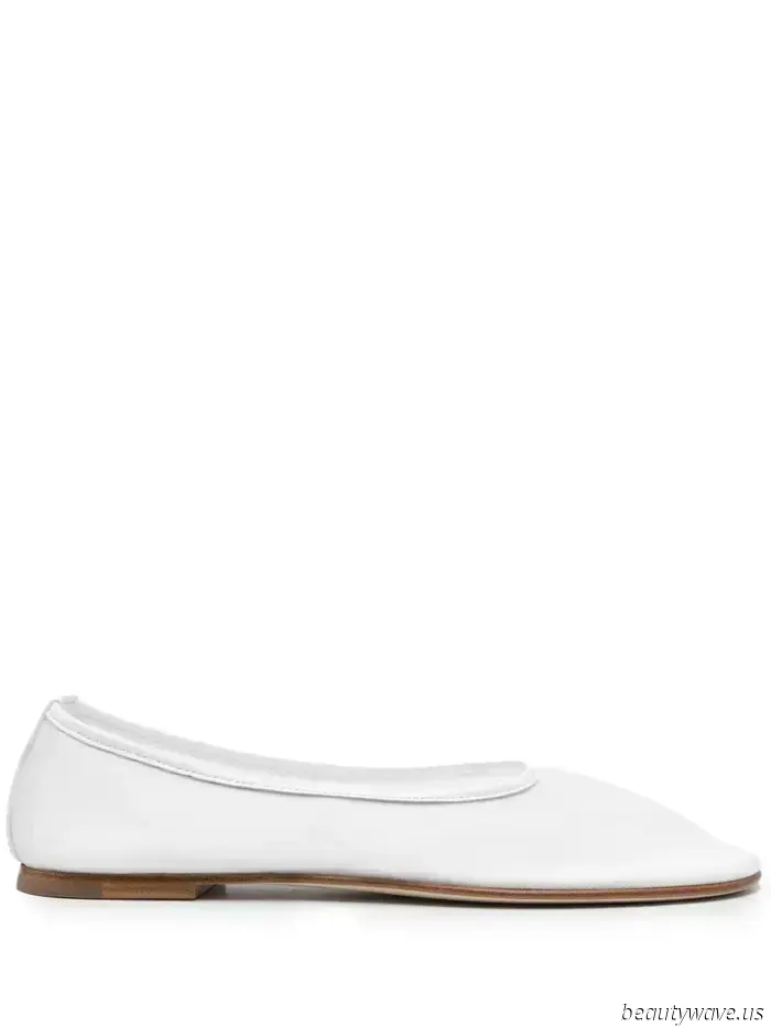 The fashionable flat shoes that individuals who prefer not to wear sandals are opting for with jeans and skirts instead.