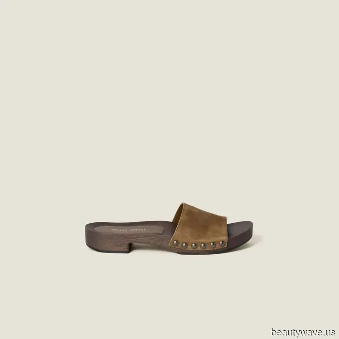 I’m declaring that these will be the most sought-after sandals of 2026.