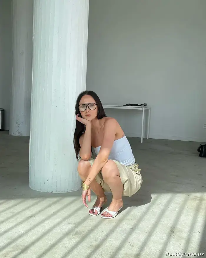 These sandals used to appear "cheap," but they have now evolved into something elegant.