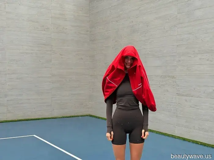 Если вы хотите выглядеть элегантно в следующий раз, когда будете носить коричневый на тренировку, сочетайте его с этим и этим цветом.