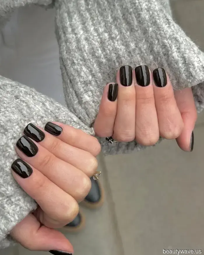 Sorry, Nude—These 21 Dark Nail Styles Show That Nothing is More Fashionable for Winter.