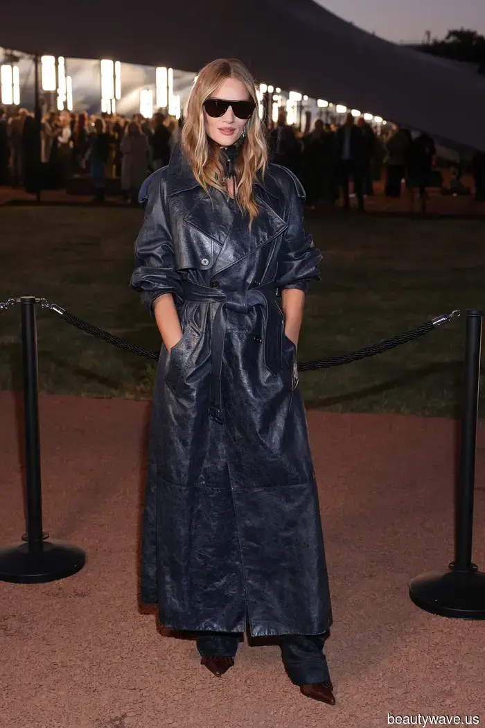 La nuova estetica della primavera 2026 è il vestire glamour da festival musicale, secondo Burberry.