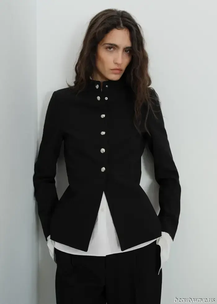 Le donne con gusto a New York indossano blazer solo se presentano questo dettaglio