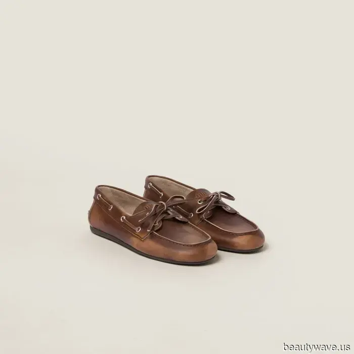 Black shoes will forever be a classic choice, but this stylish shoe color is the only one I plan to wear this autumn.