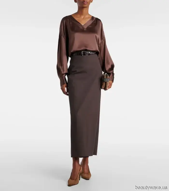 To achieve an elegant look this festive season, pair this blouse with jeans or trousers.