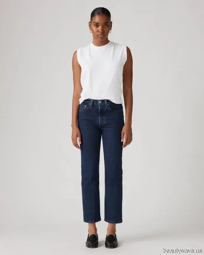 Nicht Sneakers, nicht Sandalen&mdash;Lauren Conrad weiß, dass Cropped Jeans am besten zu diesem flachen Schuhtrend passen.