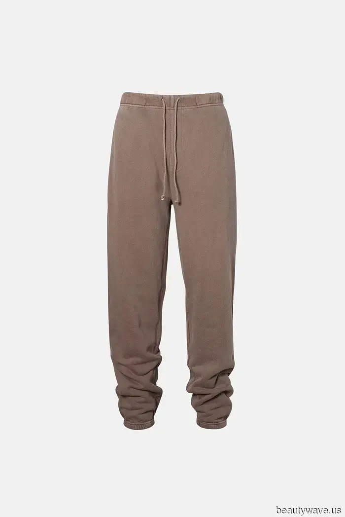 L'insegnante di yoga preferita di Hailey Bieber svela il suo guardaroba capsule di athleisure&mdash;ed è fantastico