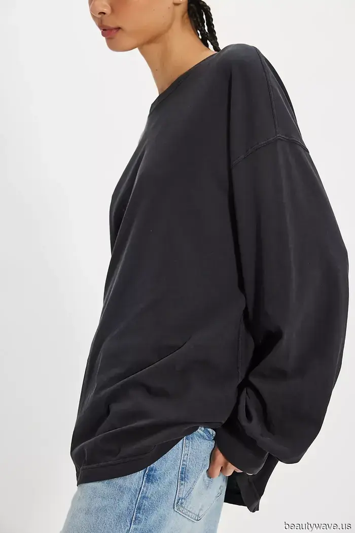 Everyone in the fashion world is in consensus: this winter boot style is versatile enough to be paired with jeans, skirts, and leggings.