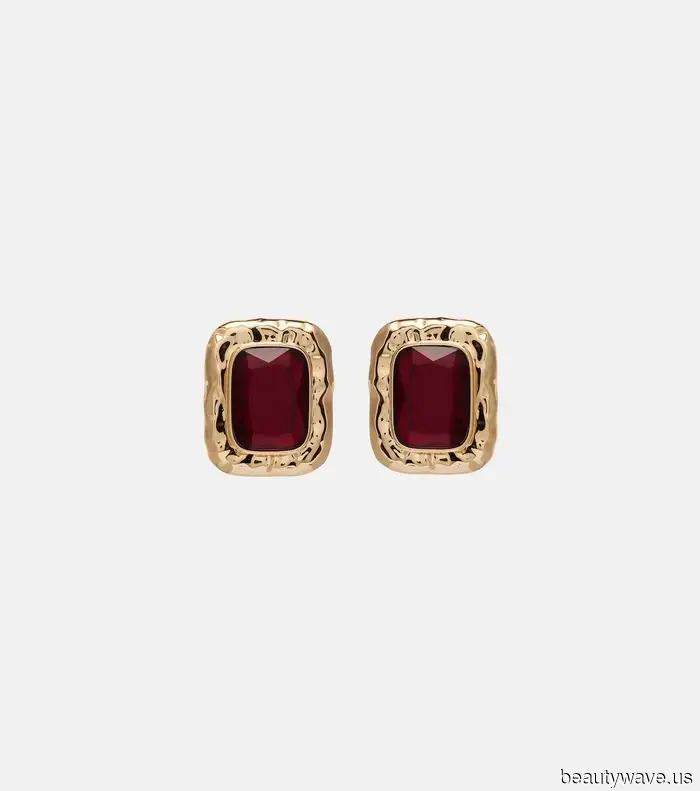 From Low-Rise Bootcut Jeans to Napoleon Jackets: 7 Trends Set to Return in 2026