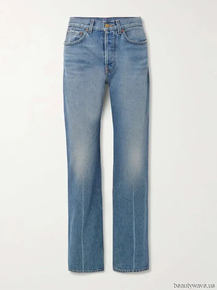 Fashion enthusiasts in Copenhagen have recently been pairing these 5 types of shoes with jeans.