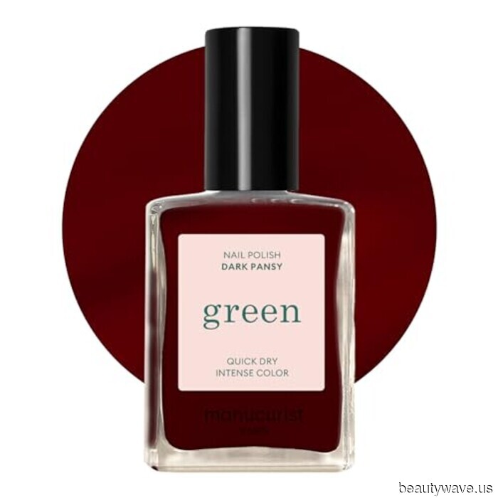 The 19 Chic Nail Colors Trendsetters Are Embracing This Fall (Along with the Ones They're Discreetly Phasing Out)